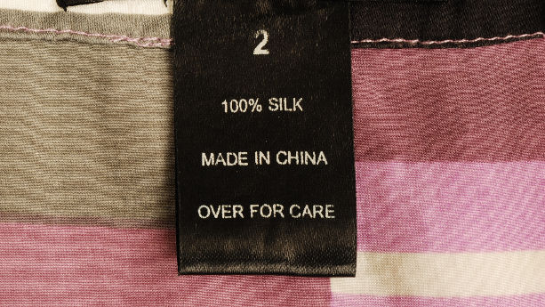 Chinese > English] Fabric and care label on an article of clothing
